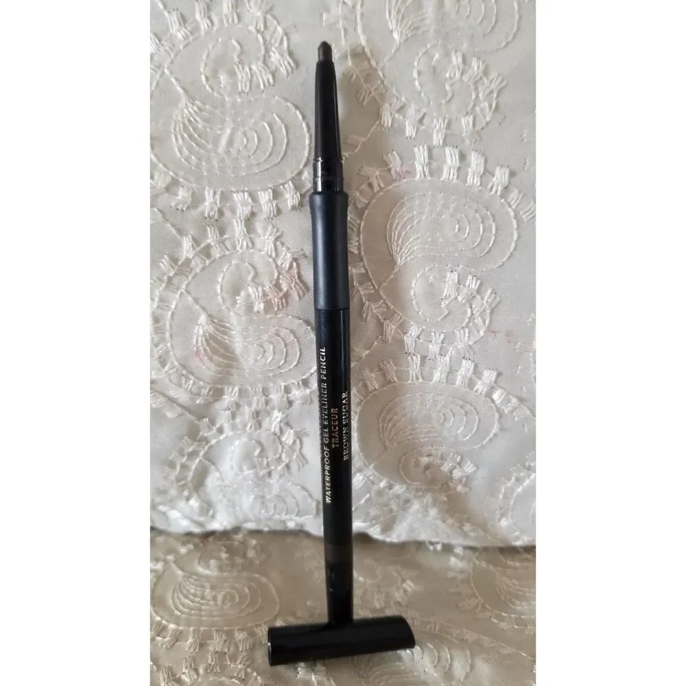 The Laura Geller Kajal Longwear Eyeliner in Deep Black
